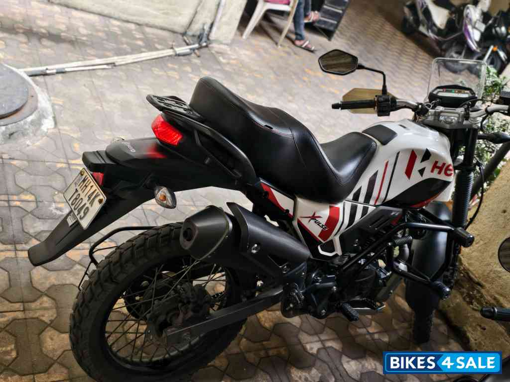 Red-white Hero Xpulse 200 4V Rally Edition