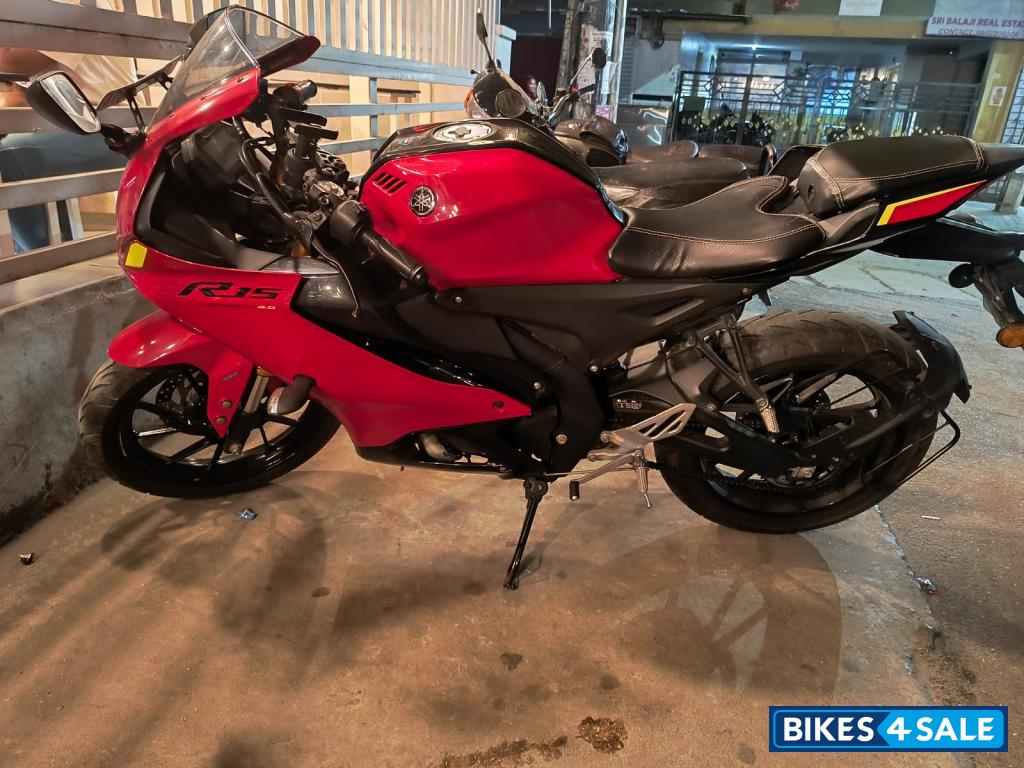 Red Yamaha R15 V4