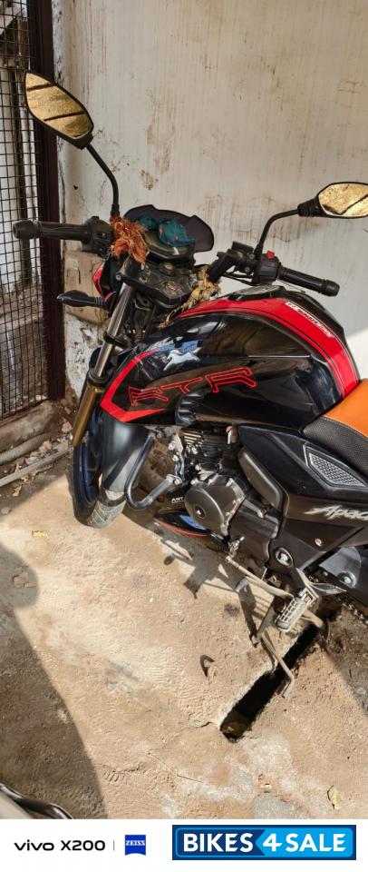 Black TVS Apache RTR 200 4V ABS Race Edition 2.0