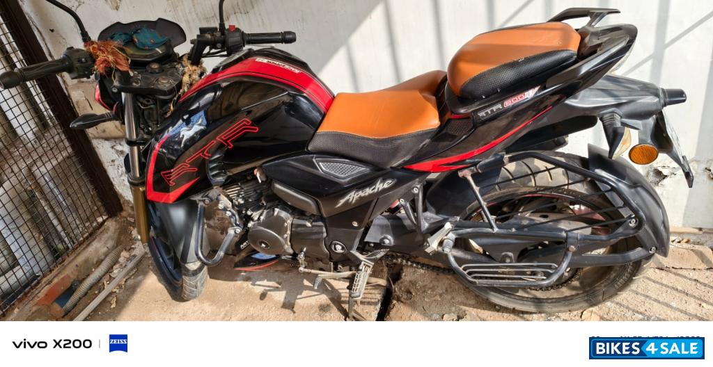 Black TVS Apache RTR 200 4V ABS Race Edition 2.0