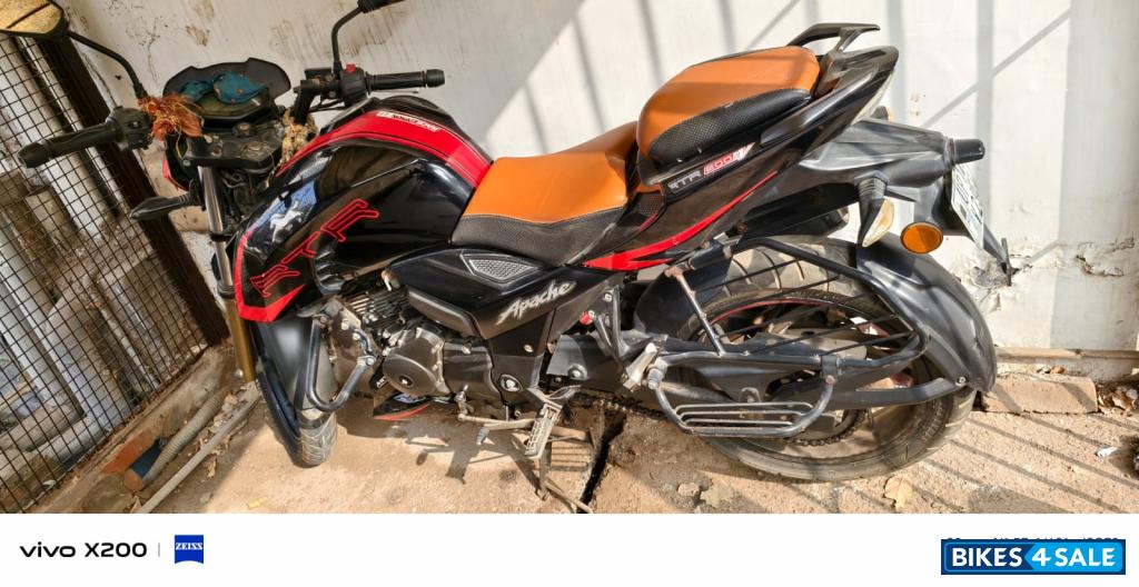 Black TVS Apache RTR 200 4V ABS Race Edition 2.0