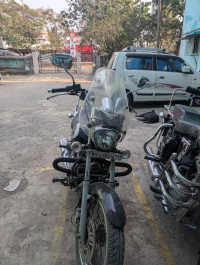 Black Bajaj Avenger Cruise 220