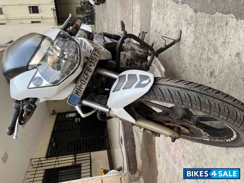 White TVS Apache RTR 180 ABS