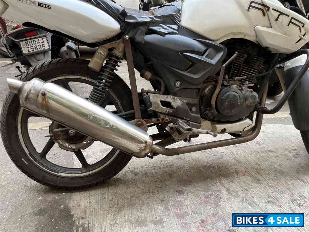 White TVS Apache RTR 180 ABS