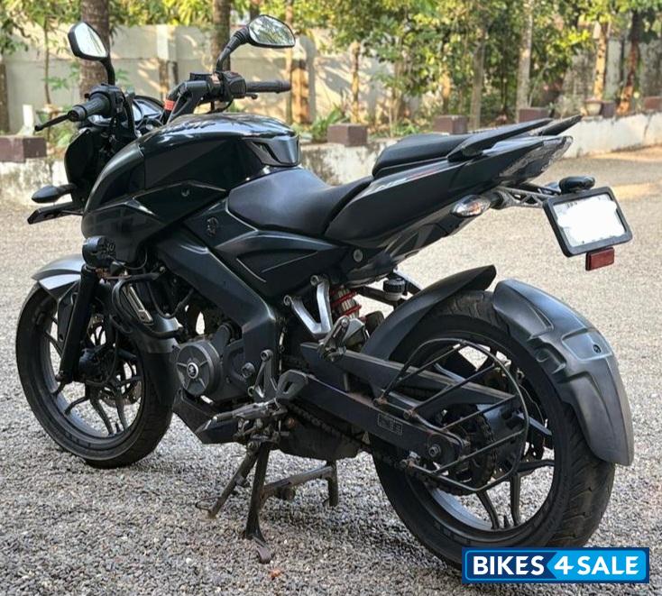 Black Bajaj Pulsar NS200