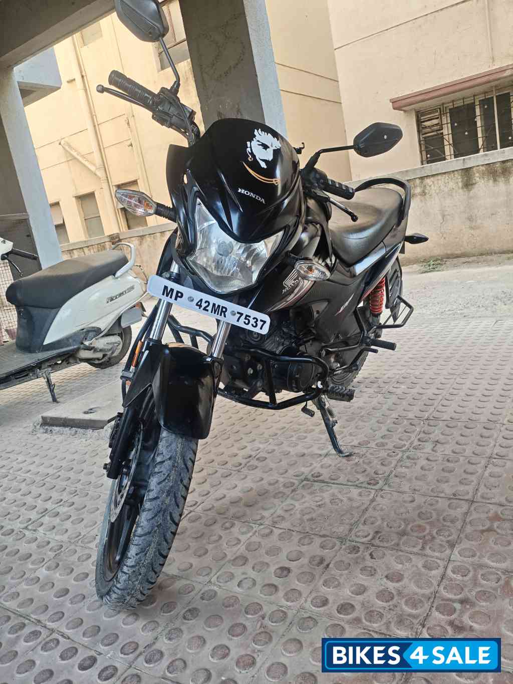 Black With Red Graphics Honda Livo BS6