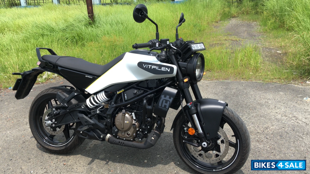 Pearl Silk Matt White Husqvarna Vitpilen 250 2024