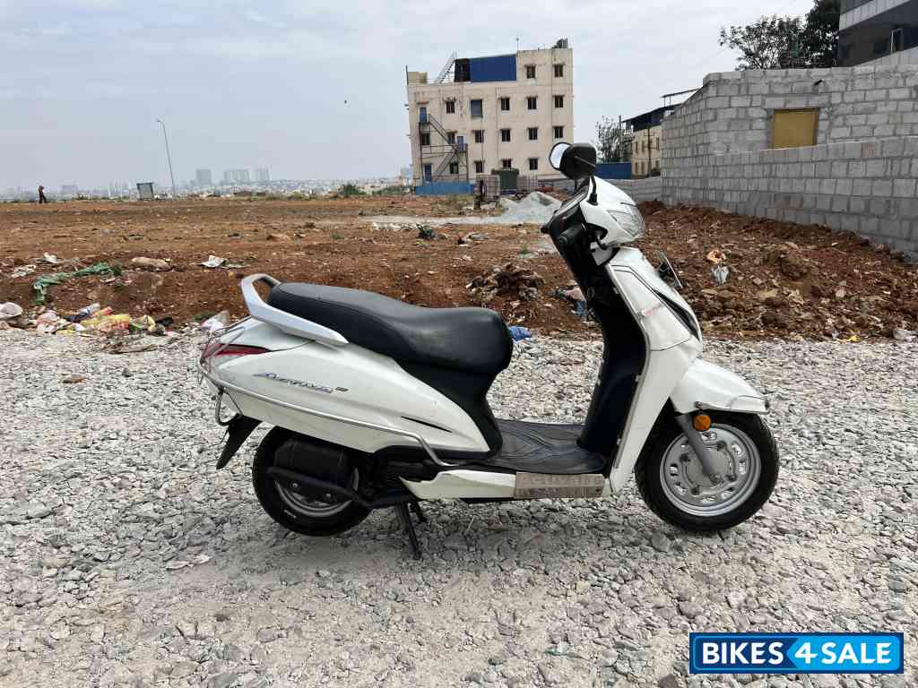 White Honda Activa 6G Dlx
