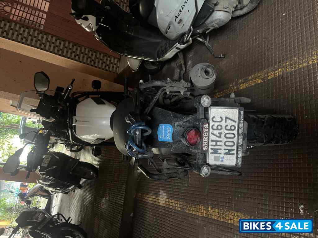 White Out Yezdi Adventure Gloss