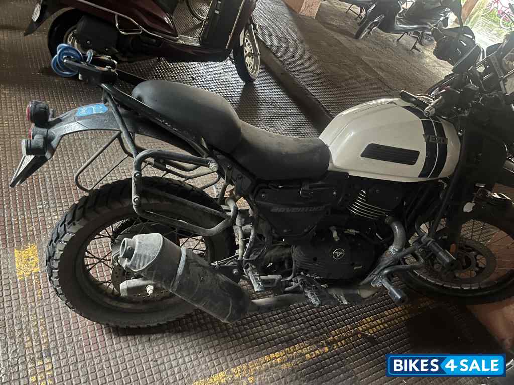 White Out Yezdi Adventure Gloss