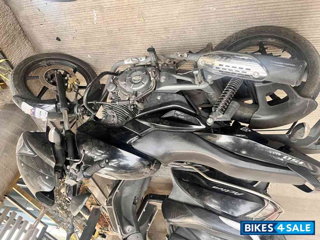 Black Bajaj Pulsar 150