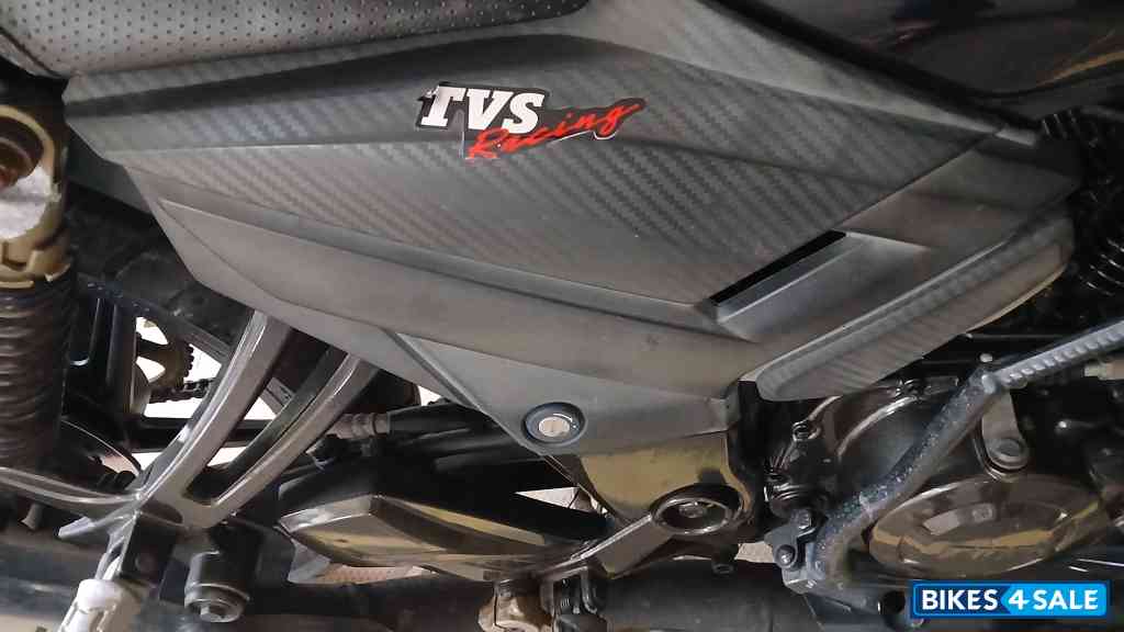 Black TVS Apache RTR 180