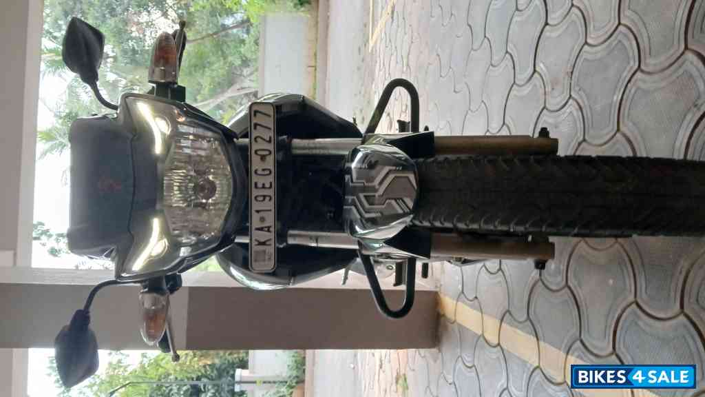 Black TVS Apache RTR 180
