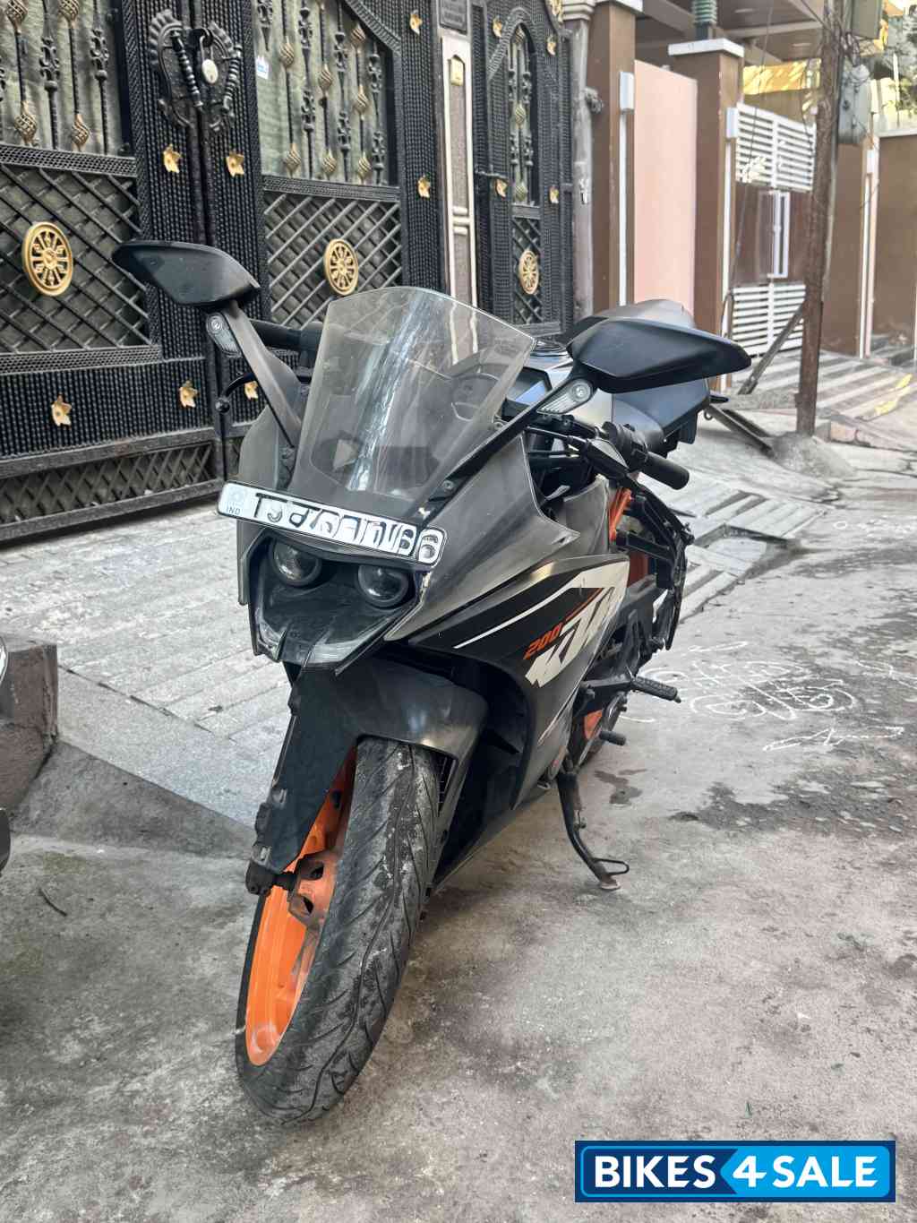 Black KTM RC 200