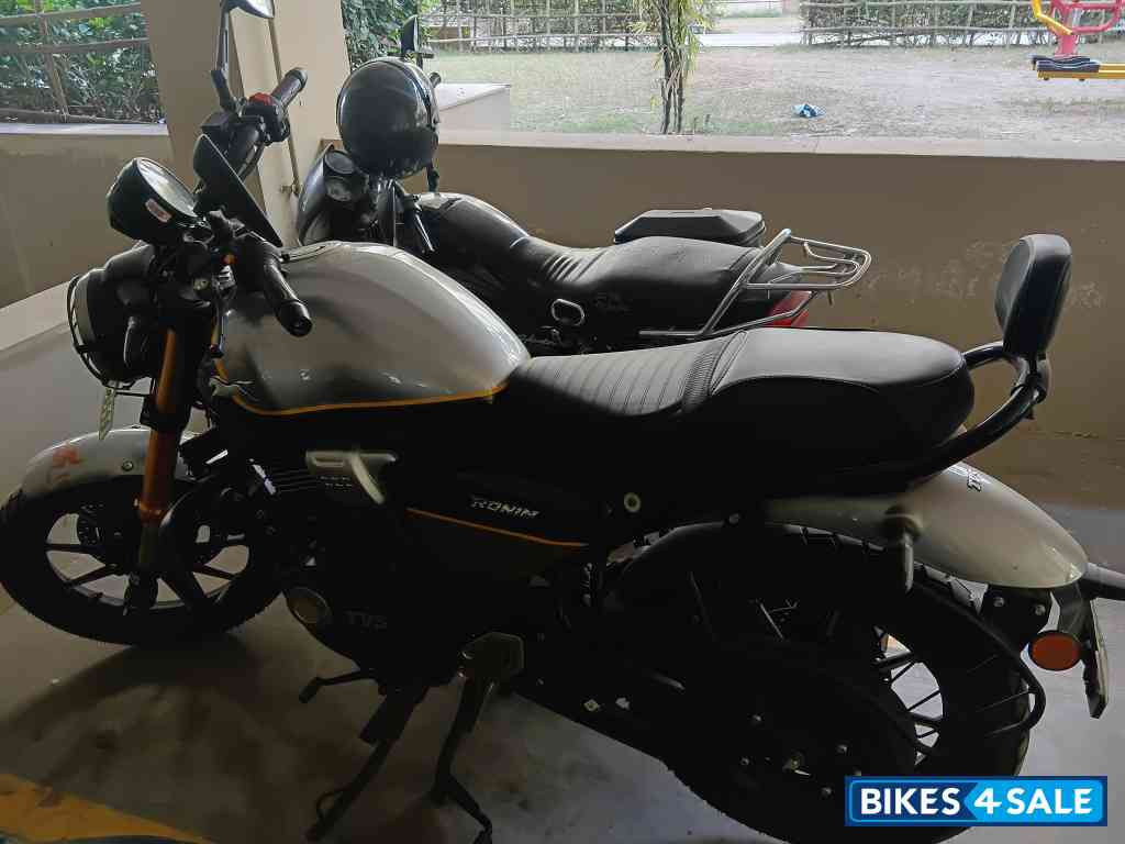 TVS Ronin DS