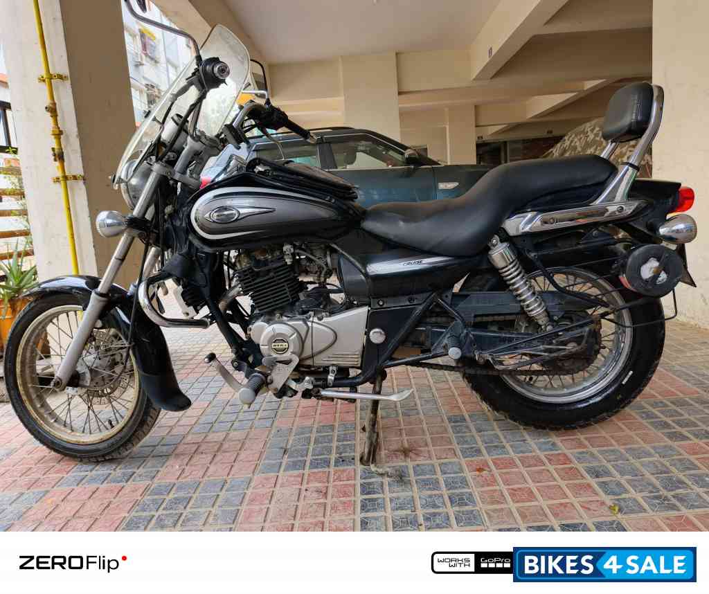 Black Bajaj Avenger Cruise 220 Black Bajaj Avenger Cruise 220