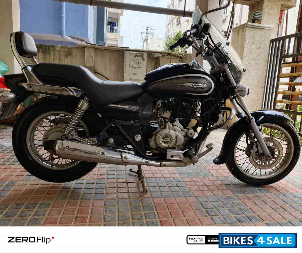 Black Bajaj Avenger Cruise 220 Black Bajaj Avenger Cruise 220