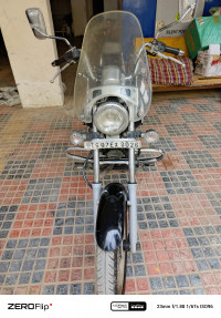 Black Bajaj Avenger Cruise 220