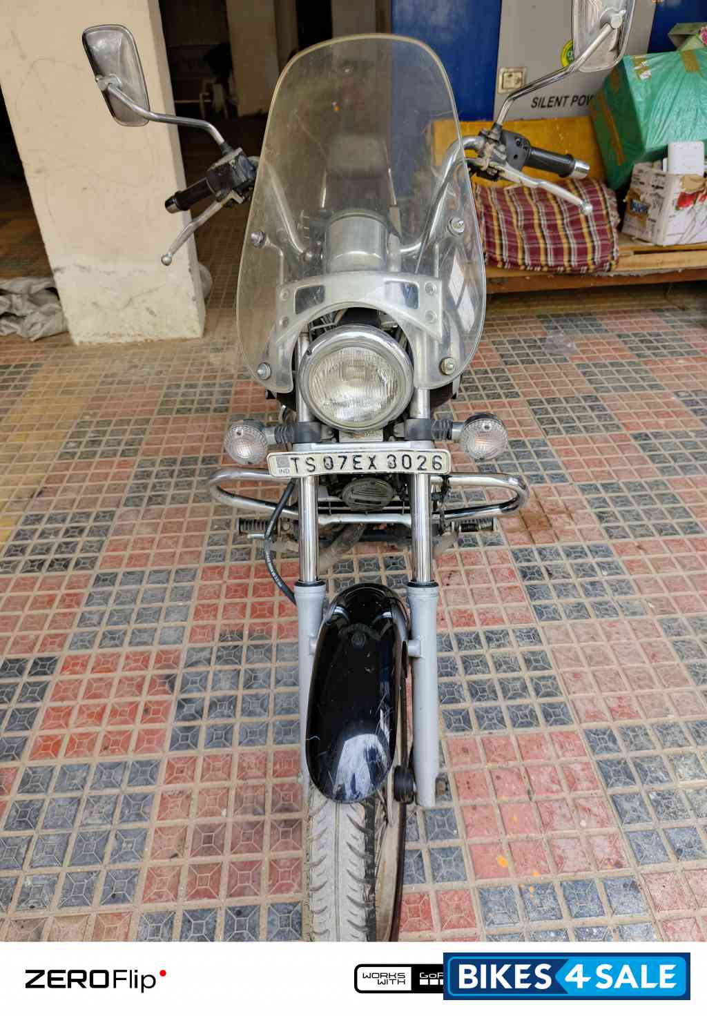 Black Bajaj Avenger Cruise 220 Black Bajaj Avenger Cruise 220