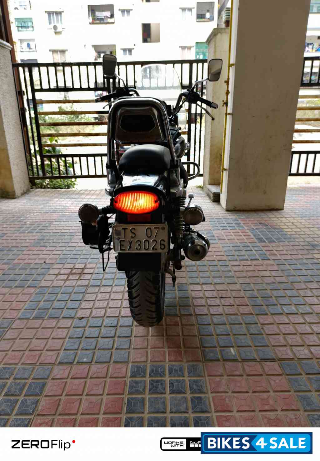 Black Bajaj Avenger Cruise 220 Black Bajaj Avenger Cruise 220