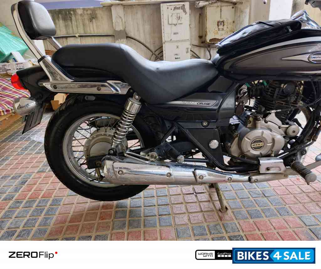 Black Bajaj Avenger Cruise 220 Black Bajaj Avenger Cruise 220