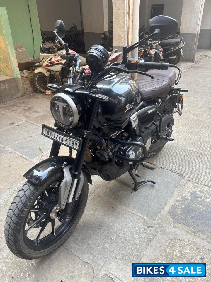 Black TVS Ronin SS