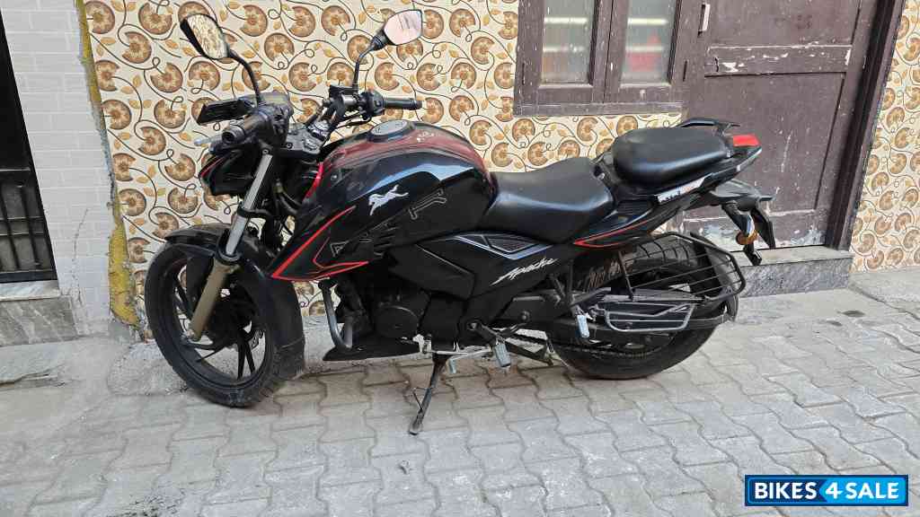 Red & Black TVS Apache RTR 200 4V 2022