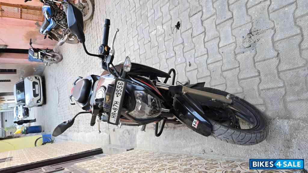 Red & Black TVS Apache RTR 200 4V 2022 Red & Black TVS Apache RTR 200 4V 2022