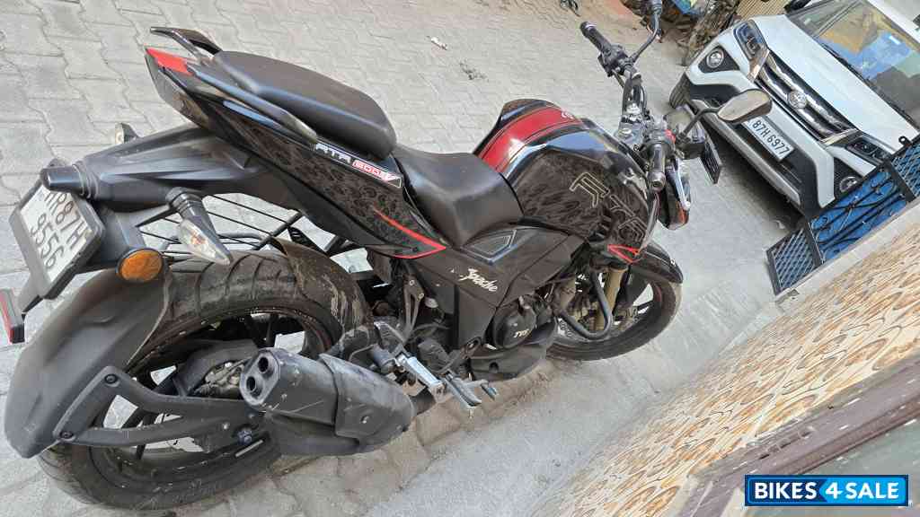 Red & Black TVS Apache RTR 200 4V 2022 Red & Black TVS Apache RTR 200 4V 2022