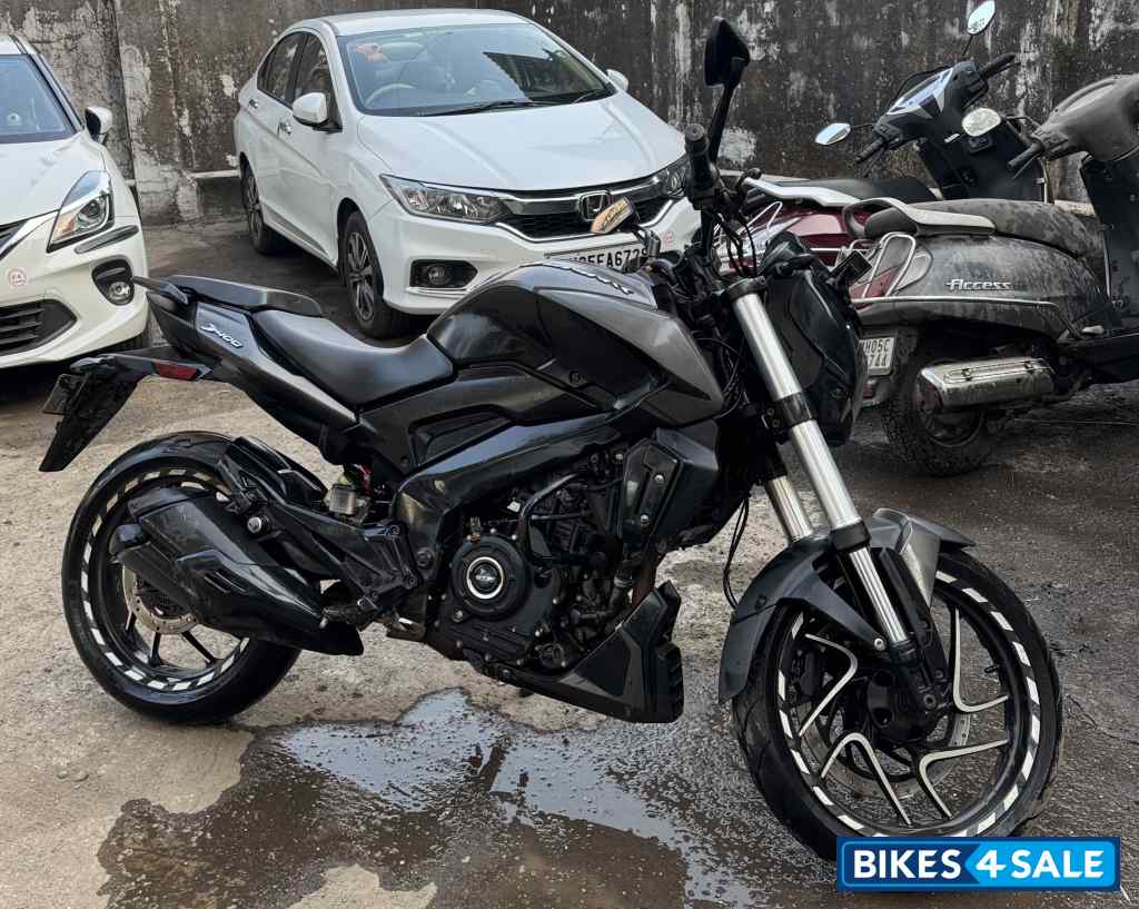 Charcoal Black Bajaj 2021 Dominar 400