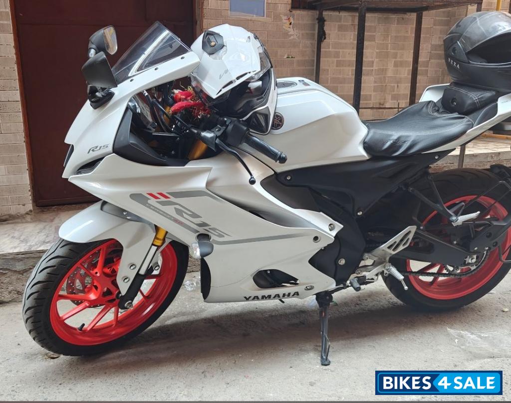 Yamaha R15 V4