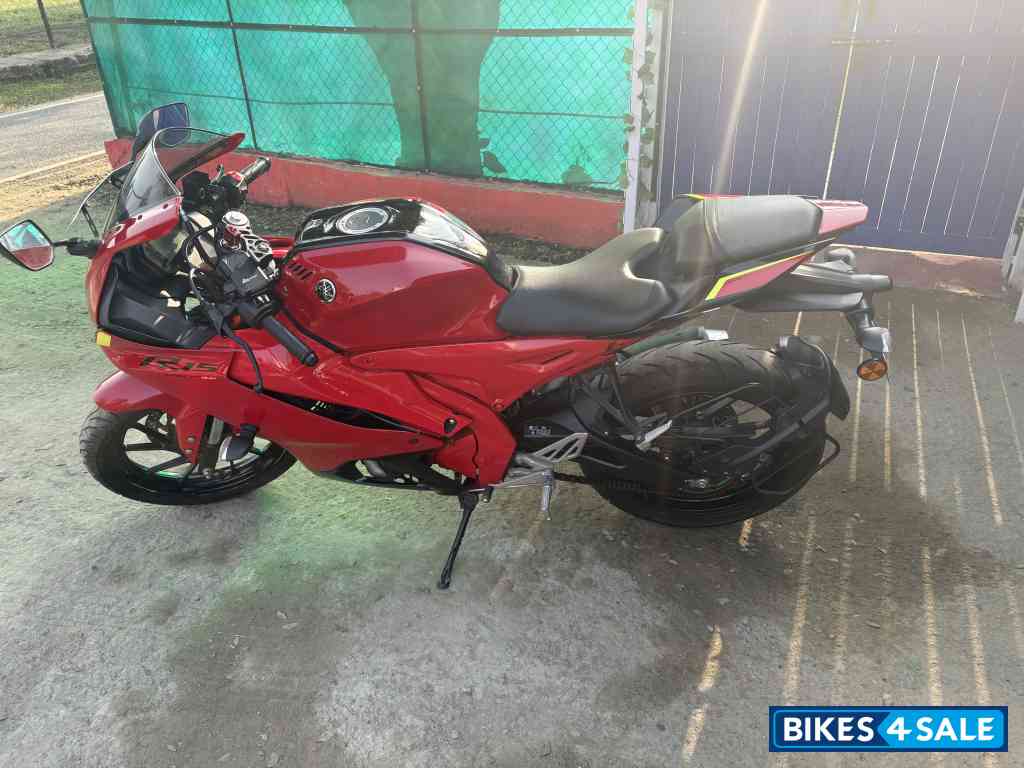 Yamaha R15 V4