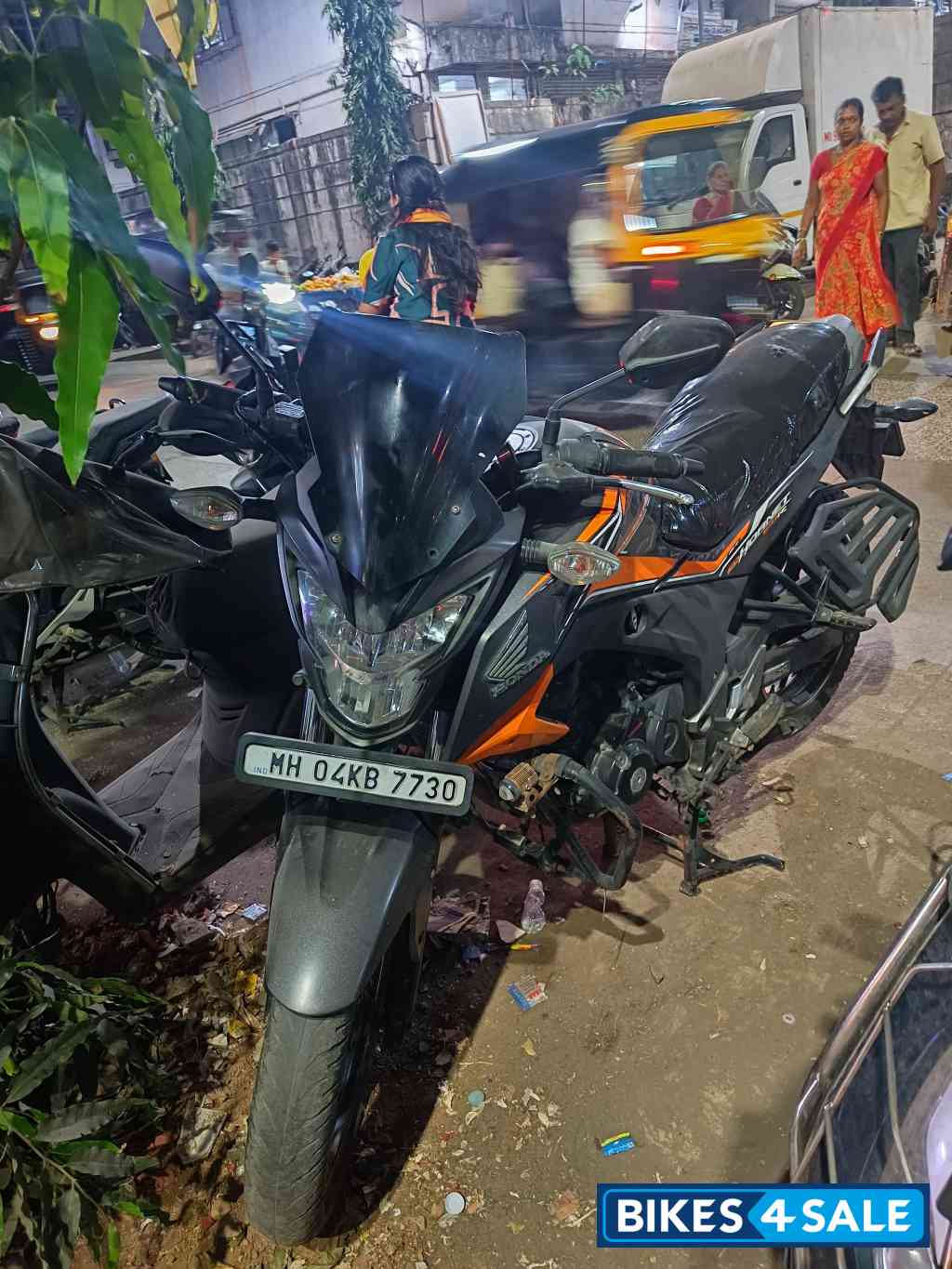 Orange Honda CB Hornet 160R ABS