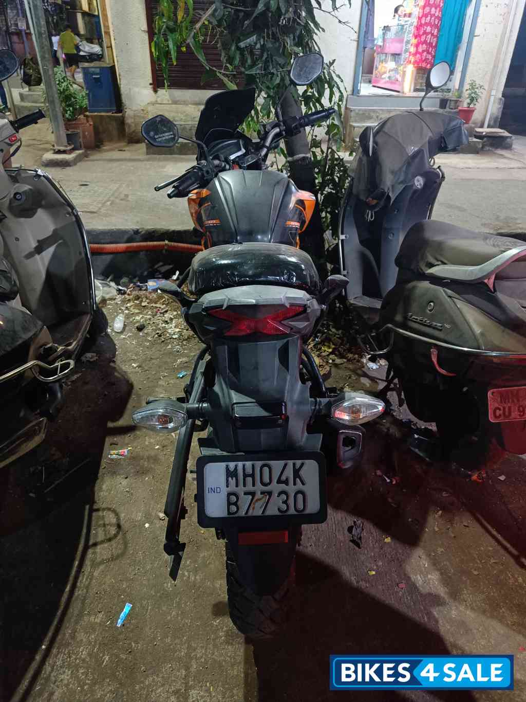 Orange Honda CB Hornet 160R ABS