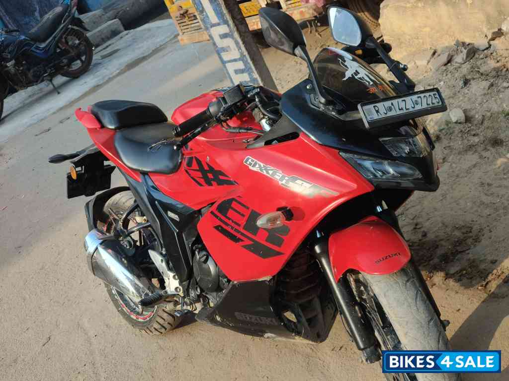 Red Suzuki Gixxer SF