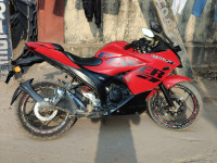 Red Suzuki Gixxer SF