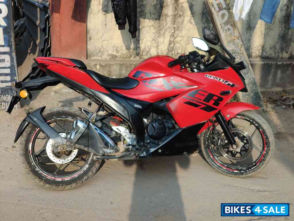 Red Suzuki Gixxer SF
