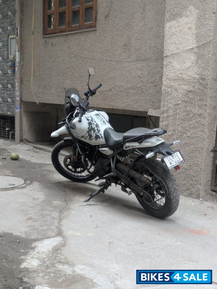 Kamet White Royal Enfield Himalayan 450
