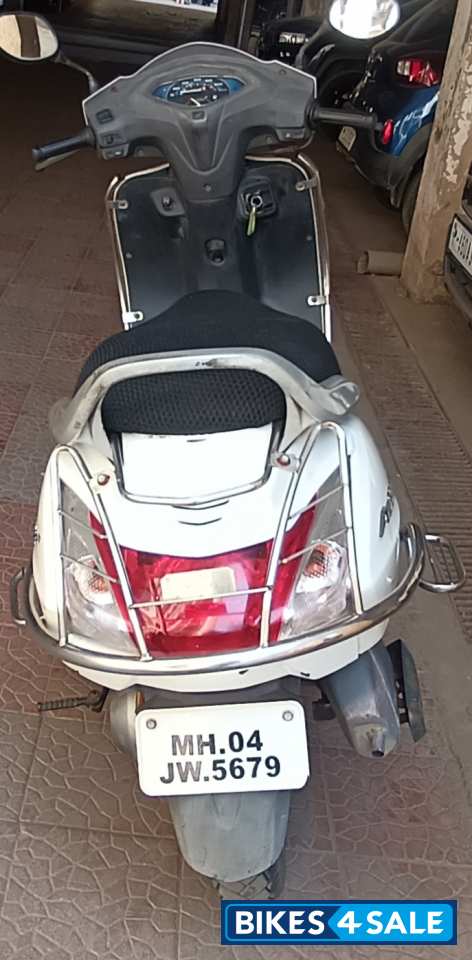 White Honda Activa 5G