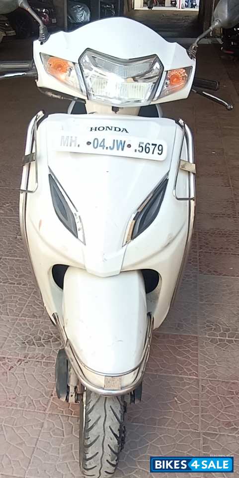 White Honda Activa 5G