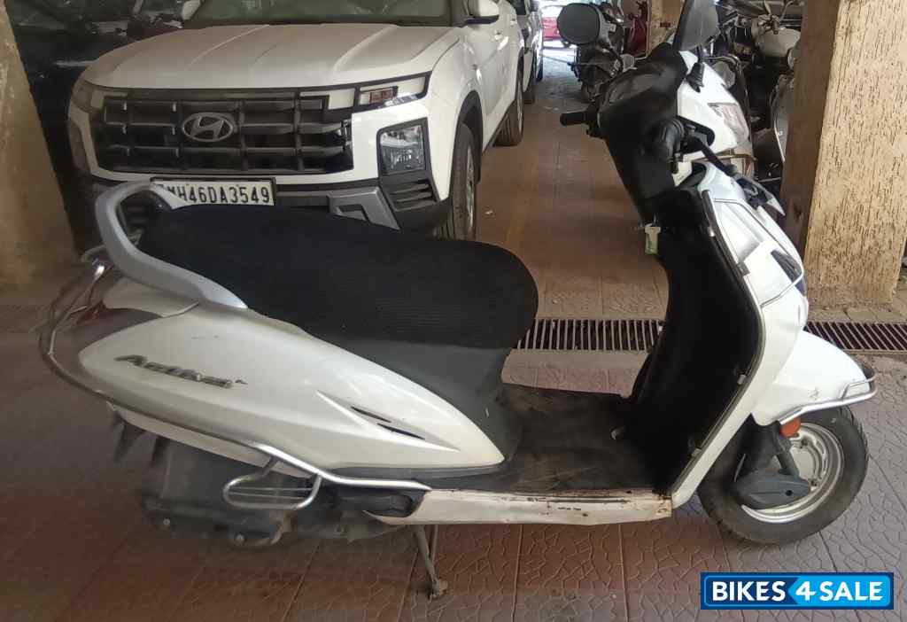 White Honda Activa 5G