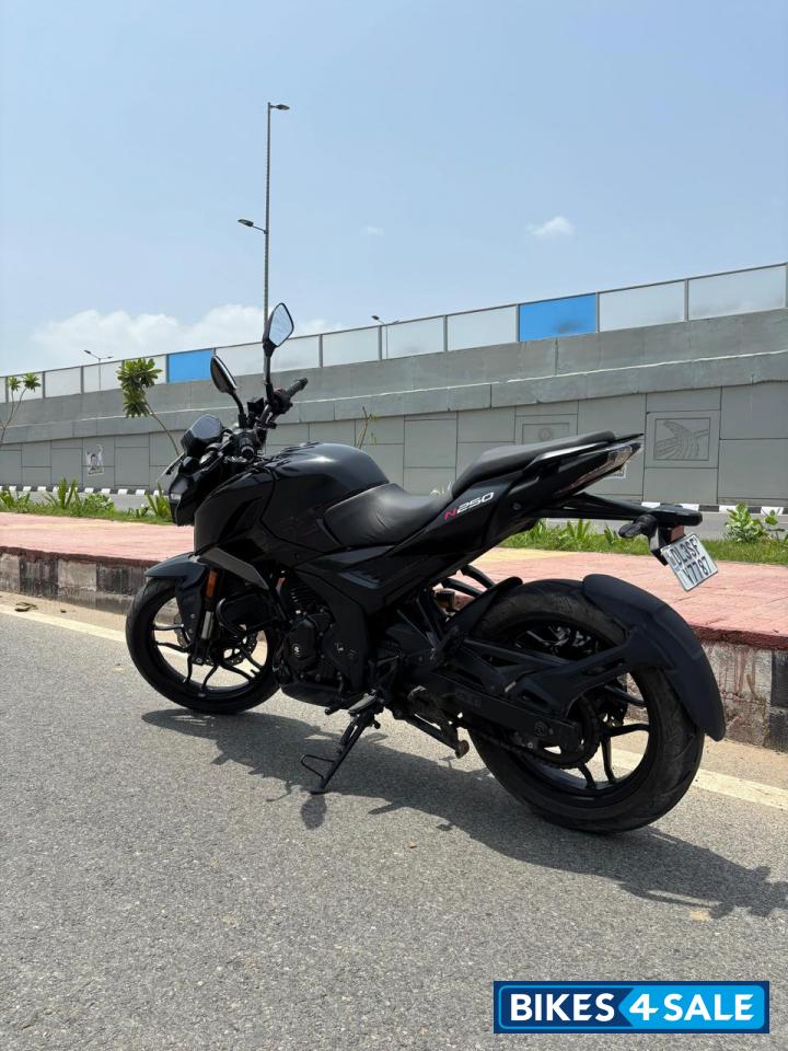 Bajaj Pulsar N250 Dual Channel ABS