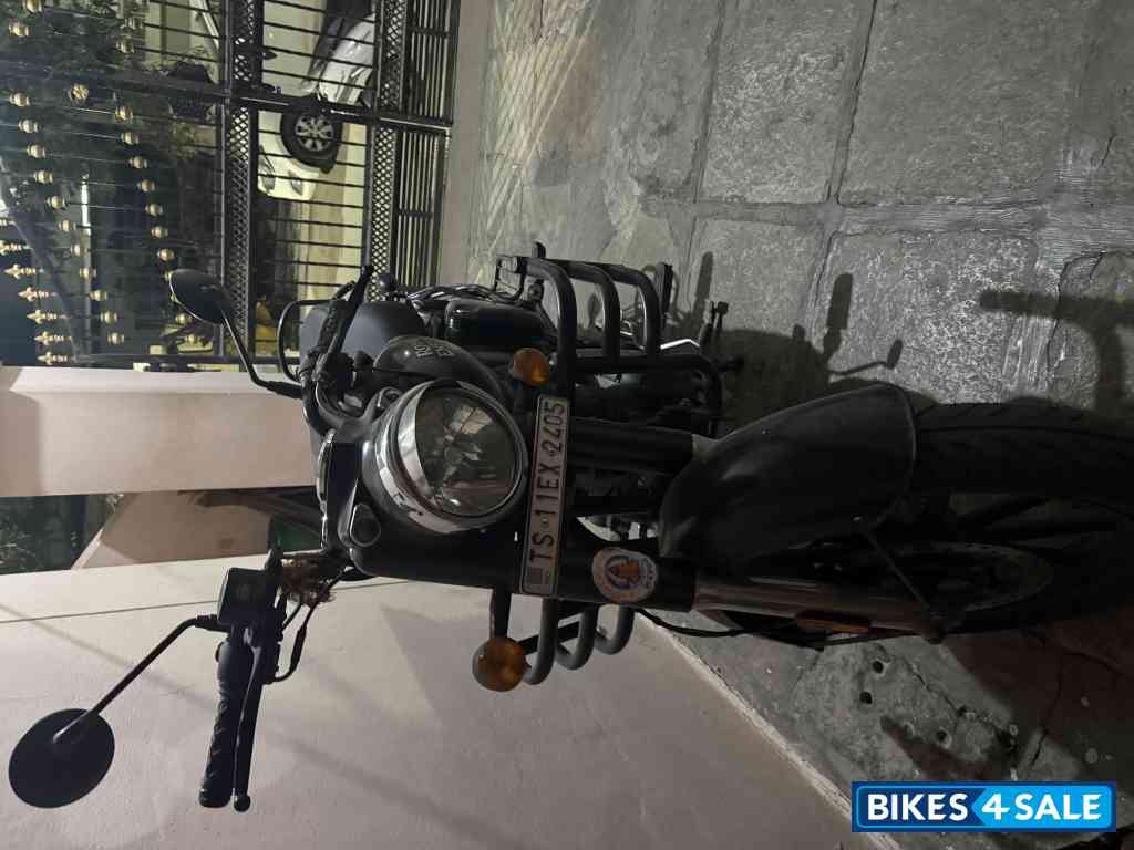 Royal Enfield Classic Stealth Black