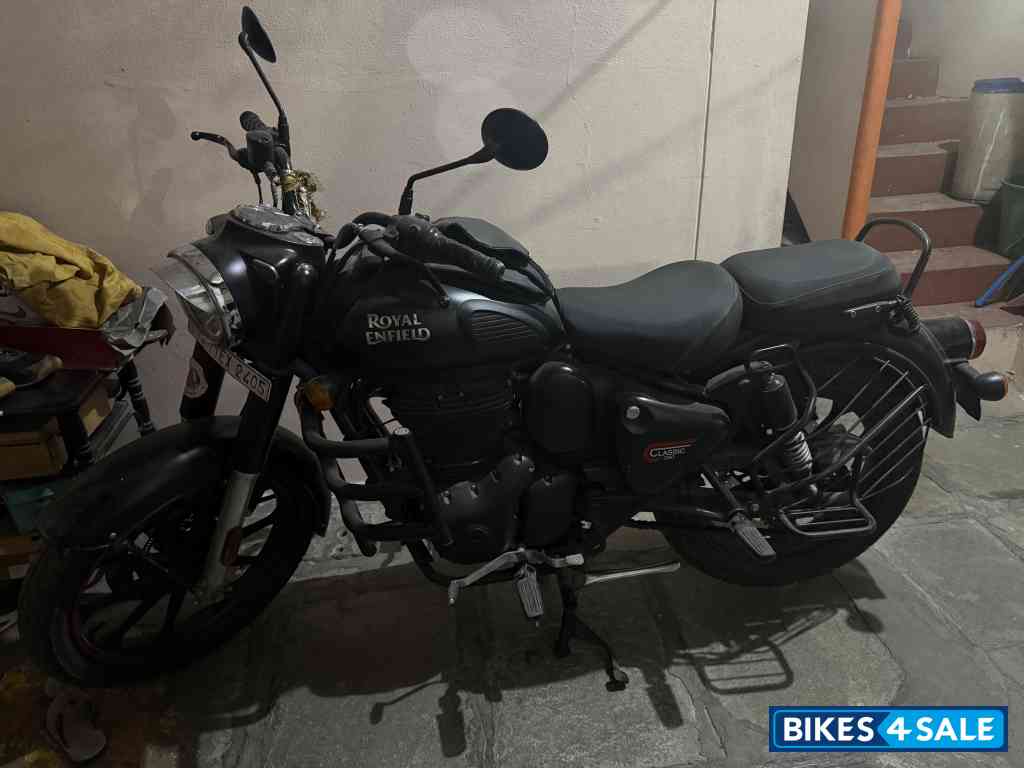 Royal Enfield Classic Stealth Black