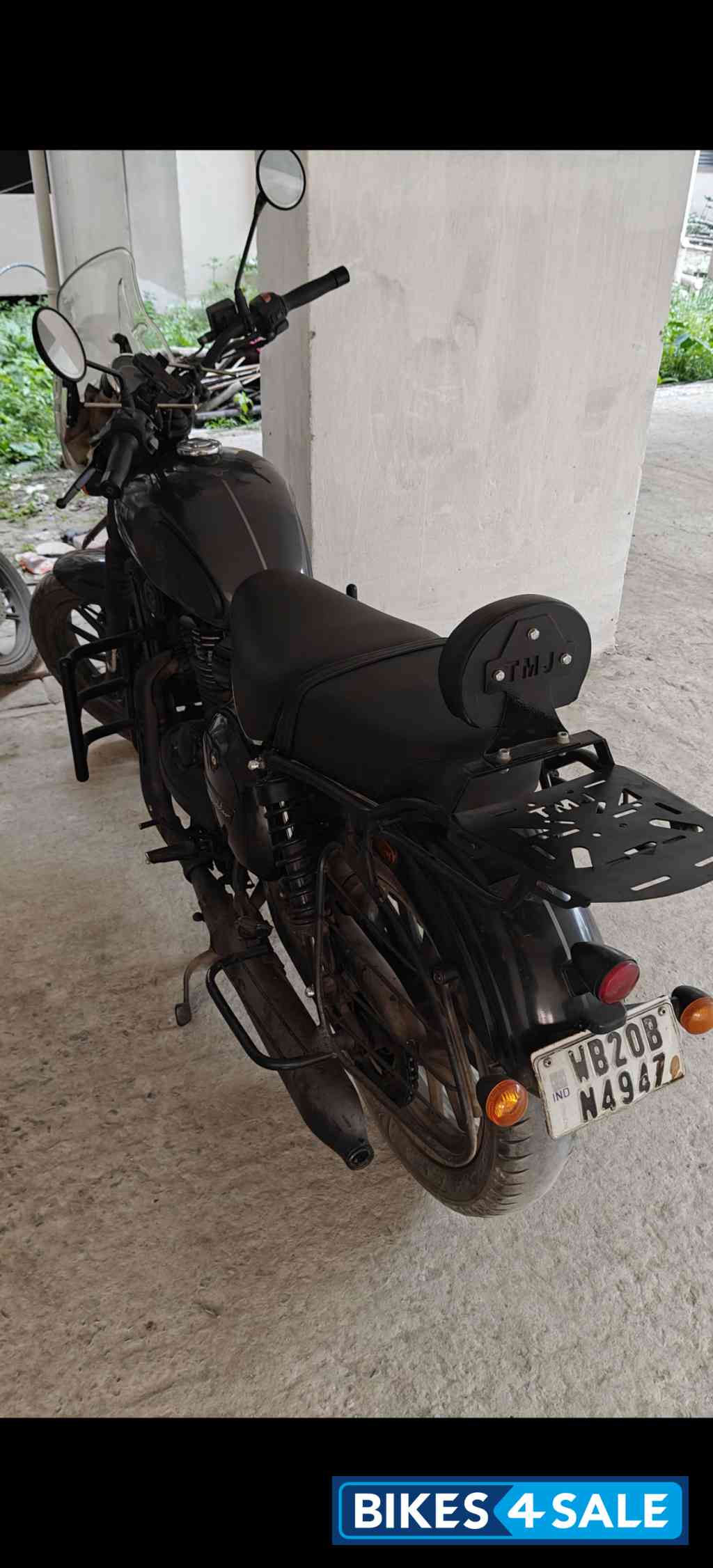 Yezdi Roadster Dark