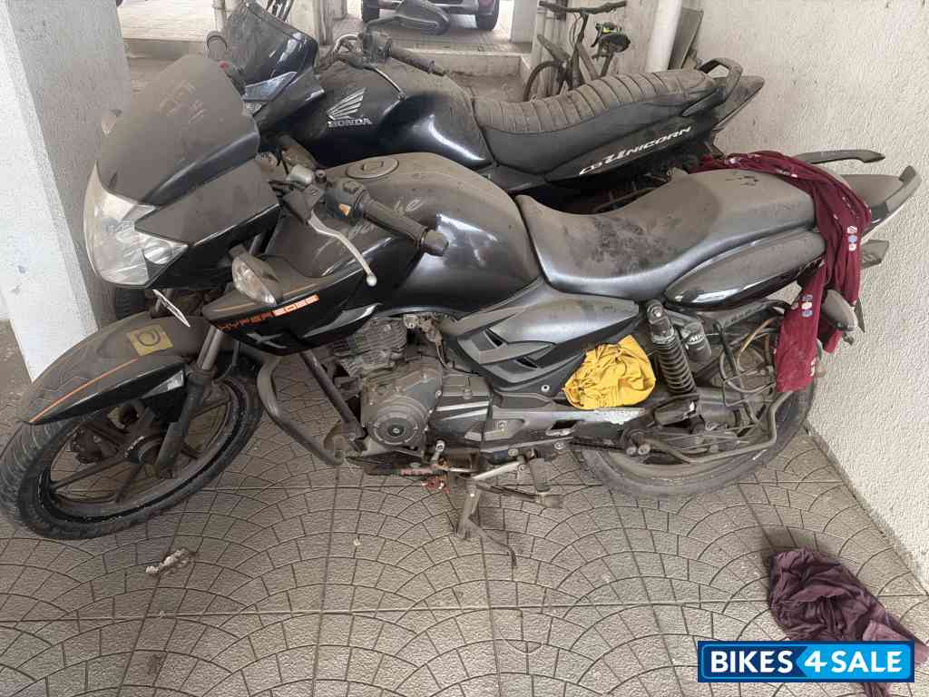 Black TVS Apache RTR 160