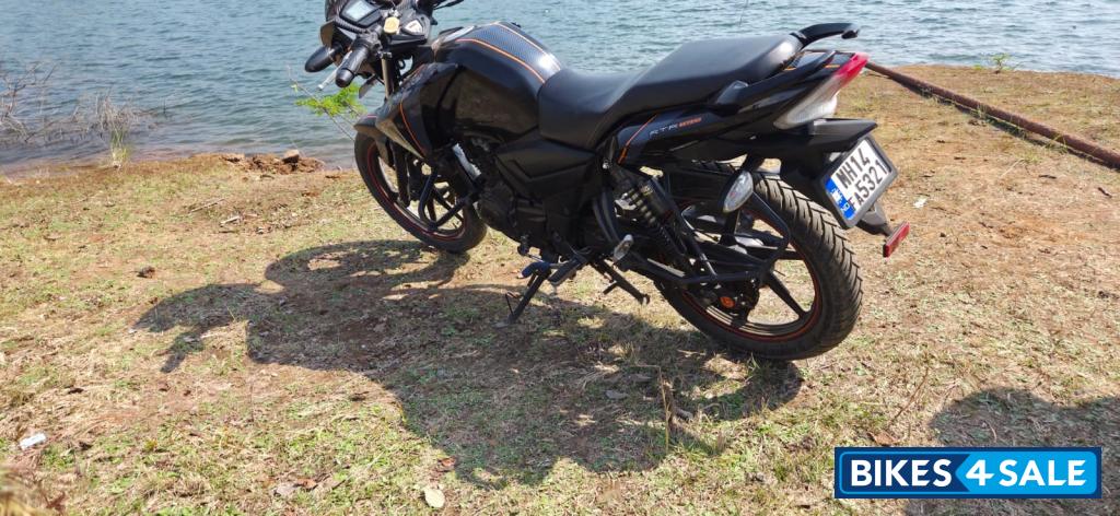 Black TVS Apache RTR 160