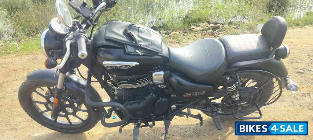 Metallic Black Royal Enfield Meteor 350 Stellar