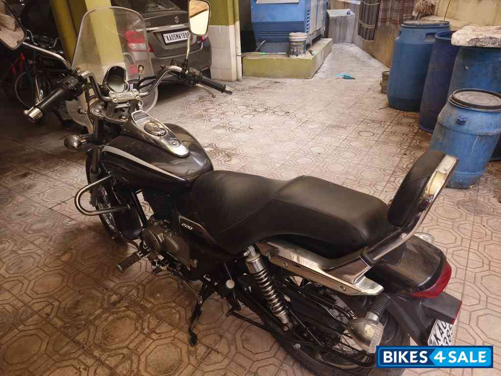 Auburn Black Bajaj Avenger Cruise 220 BS6