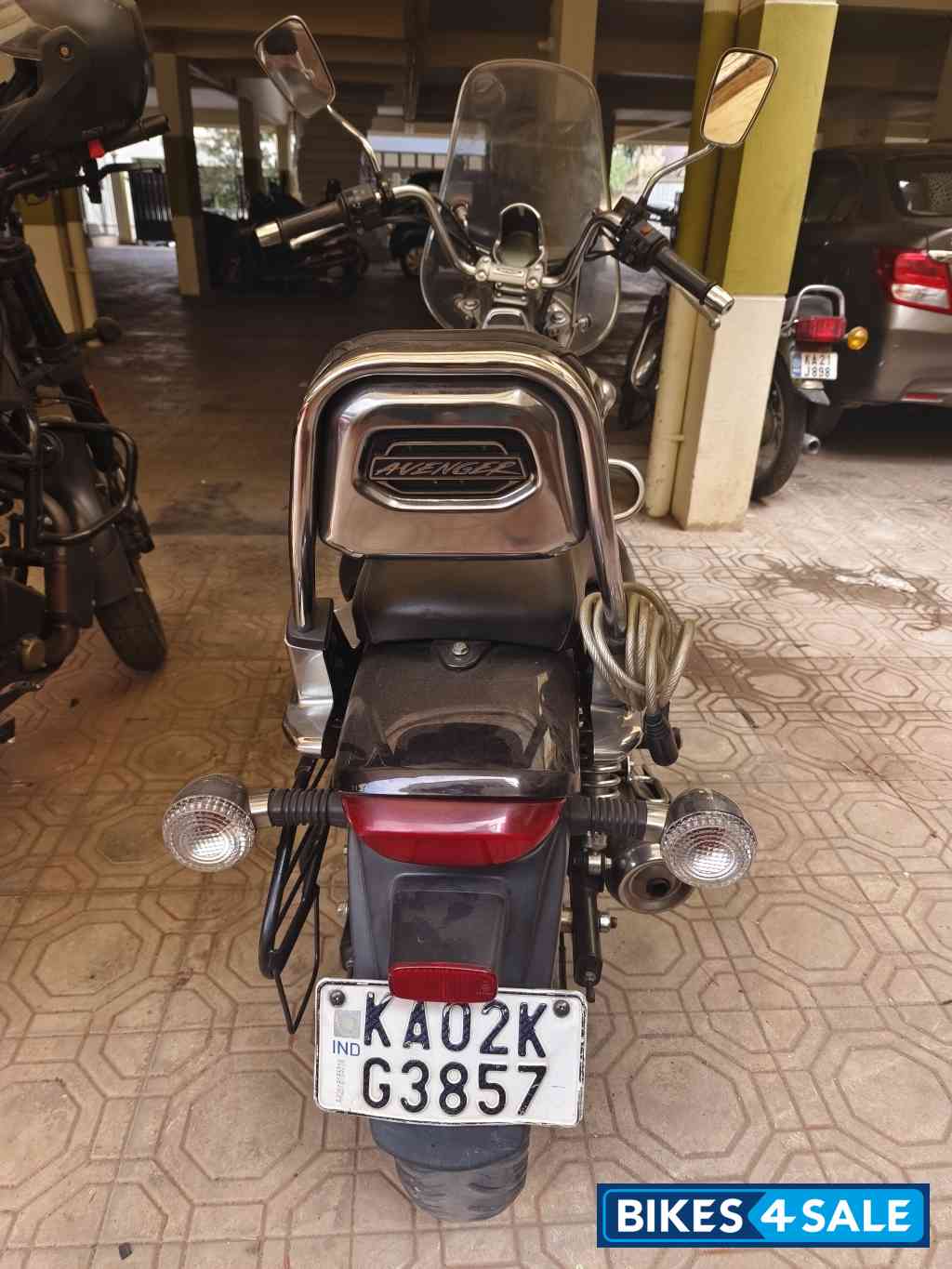 Auburn Black Bajaj Avenger Cruise 220 BS6